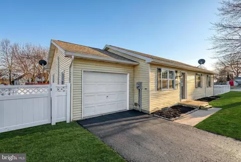 3330 E Pheasant Dr, Dover, PA 17315 photo 6