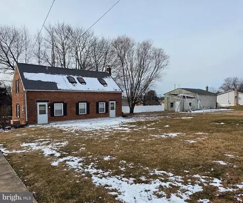 9 Dixie Dr, Red Lion, PA 17356