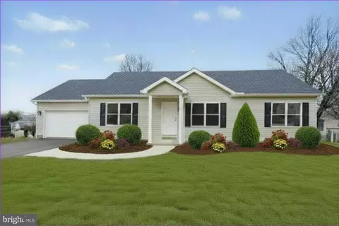 35 W Sunset View St, Spring Grove, PA 17362