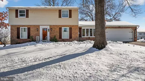 2686 Sunset Ln, York, PA 17408