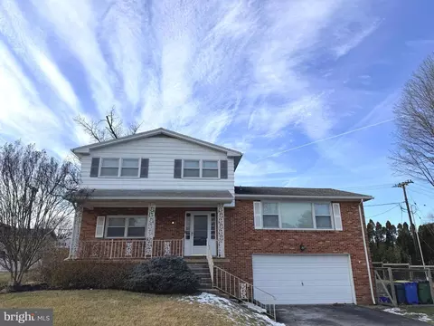 470 Cortleigh Dr, York, PA 17402