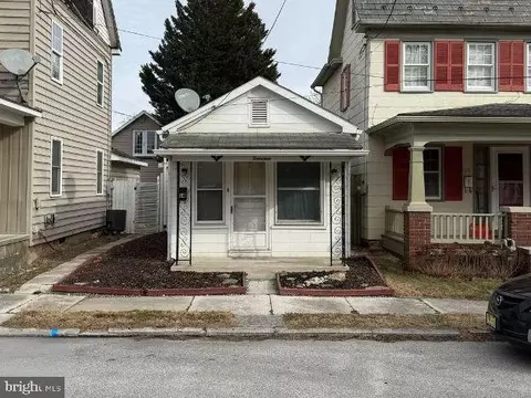 14 Charles St, Hanover, PA 17331