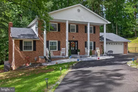 4009 Robinhood Dr, York, PA 17408