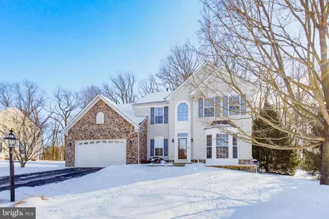 495 Lakeview Dr, Spring Grove, PA 17362