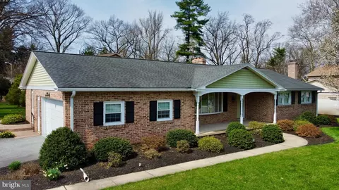436 Hunting Park Ln, York, PA 17402