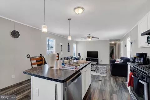 239 Chesapeake Est, Thomasville, PA 17364 photo 5
