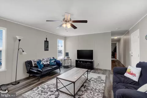 239 Chesapeake Est, Thomasville, PA 17364 photo 4