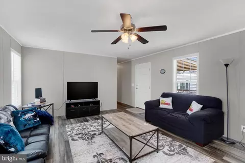 239 Chesapeake Est, Thomasville, PA 17364 photo 6