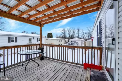 239 Chesapeake Est, Thomasville, PA 17364 photo 2