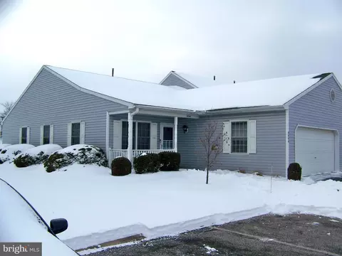 3044 Village Cir W, York, PA 17404