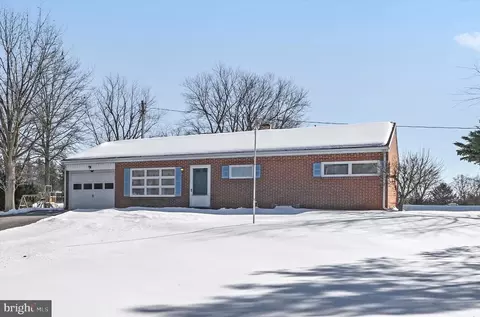 921 Skylight Dr, York, PA 17402