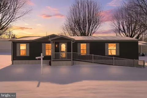301 Robin Dr, Red Lion, PA 17356