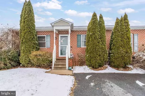 84 Charles Ln, Dover, PA 17315