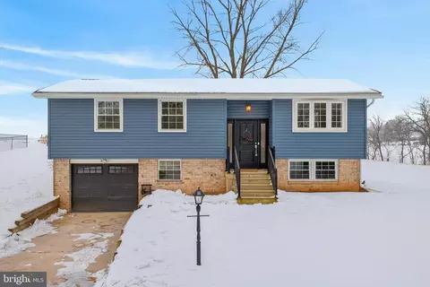 39 1st St, Windsor, PA 17366