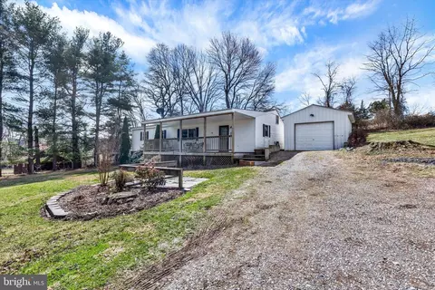 474 Mount Olivet Church Rd, Fawn Grove, PA 17321
