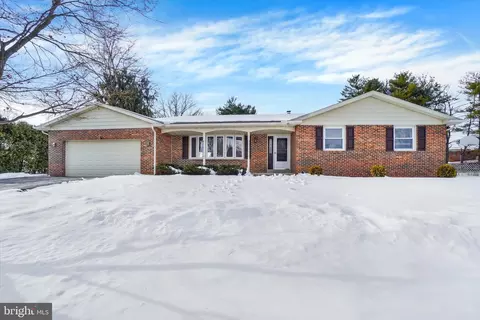 1975 Normandie Dr, York, PA 17408