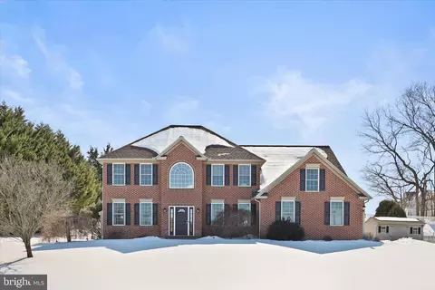 4 Devonshire Dr, Shrewsbury, PA 17361