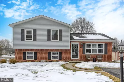 56 Cardinal Dr, Hanover, PA 17331