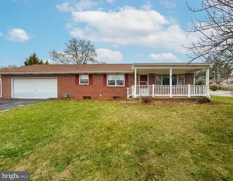 100 Clover Hill Rd, Dallastown, PA 17313