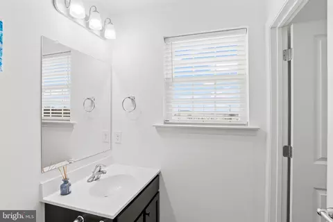 Bath - 270 Holstein Dr, Hanover, PA 17331 photo 2 of 3