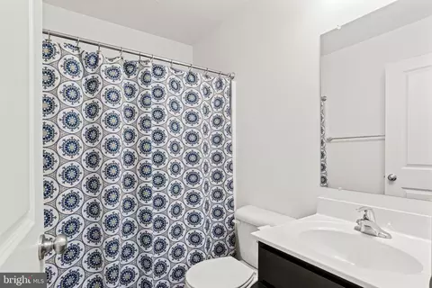 Bath - 270 Holstein Dr, Hanover, PA 17331 photo 3 of 3