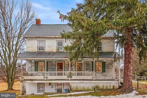 4859 Glenville Rd, Glen Rock, PA 17327