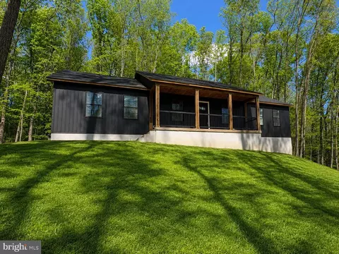 18985 Hebel Rd, Stewartstown, PA 17363