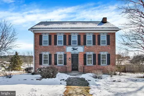 5777 Pine Rd, Thomasville, PA 17364