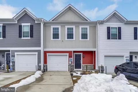 635 Locust Run Dr, York, PA 17404