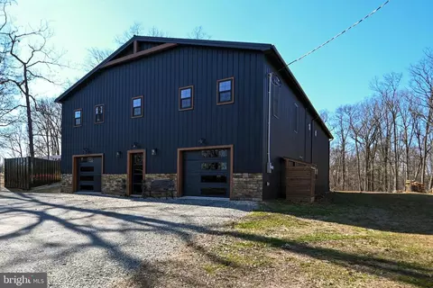 3828 Brownton Rd, Felton, PA 17322