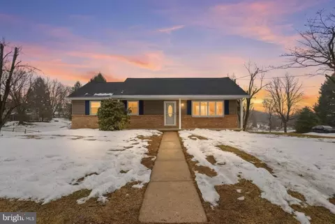 810 Jefferson Ln, Red Lion, PA 17356