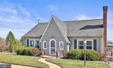 233 N 3rd St, New Freedom, PA 17349