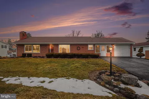 406 Golf Club Ave, Dillsburg, PA 17019