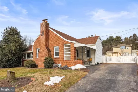 1314 Canterbury Ln, York, PA 17406