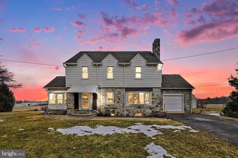 1068 Grandview Rd, Hanover, PA 17331