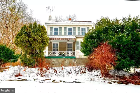 706 Chestnut St, Delta, PA 17314