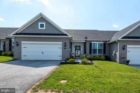 612 Cypress Dr #51, Hanover, PA 17331