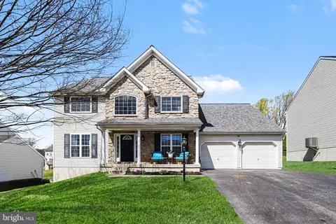 11 Eagleton Dr, York, PA 17407