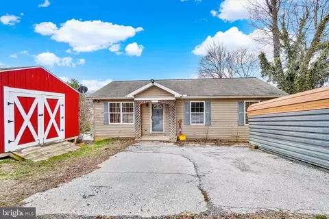 39 W George St, Yoe, PA 17313