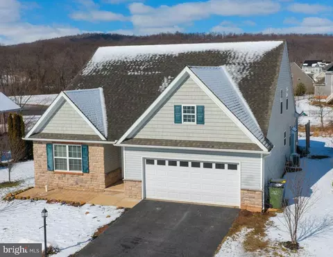310 Andrew Dr, York, PA 17404
