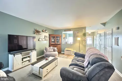 Entry Way - 712 Spencer Dr, Hanover, PA 17331 photo 2 of 2