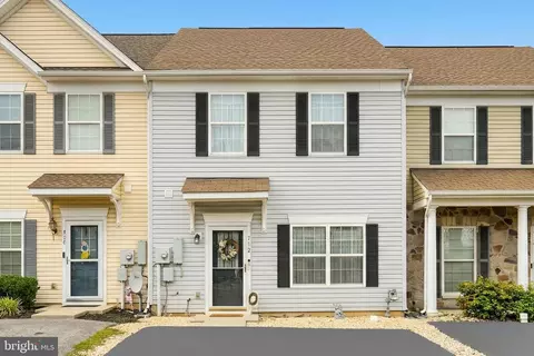 Exterior - 712 Spencer Dr, Hanover, PA 17331 photo 2 of 3