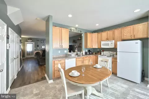 Entry Way - 712 Spencer Dr, Hanover, PA 17331 photo 1 of 2