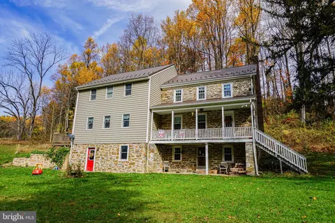 988 Kratz Rd, Glen Rock, PA 17327