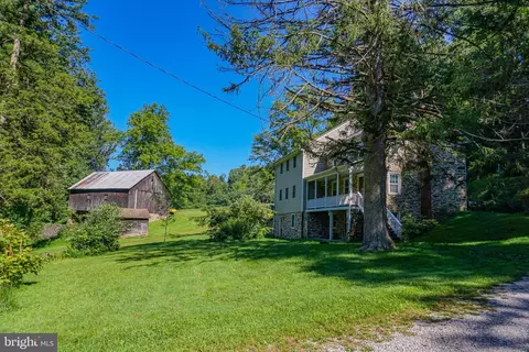 988 Kratz Rd, Glen Rock, PA 17327