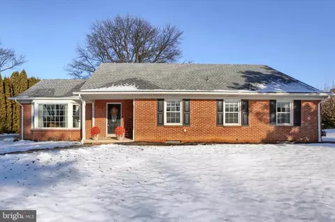 1465 Chapel Dr, York, PA 17404