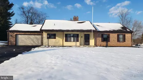 2881 Sunset Dr, Dallastown, PA 17313