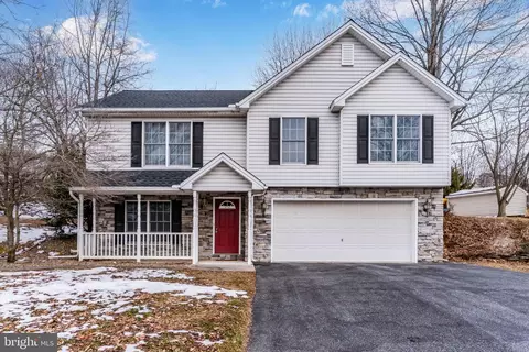 404 Valley View Cir, New Cumberland, PA 17070