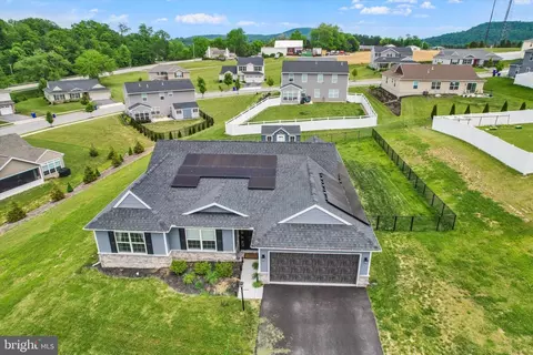 303 Normandy Ln, Dillsburg, PA 17019