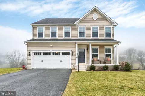 29 Bee Tree Cir, New Freedom, PA 17349
